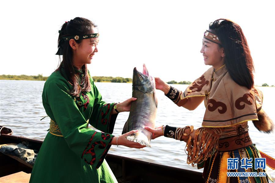 (新華全媒頭條·圖文互動(dòng))(9)讓各民族手足相親守望相助——以習(xí)近平同志為核心的黨中央關(guān)心少數(shù)民族和民族工作紀(jì)實(shí)