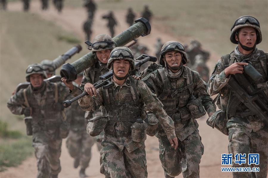 （新華全媒頭條&middot;圖文互動）（13）沿著中國特色強(qiáng)軍之路闊步前進(jìn)&mdash;&mdash;黨中央、中央軍委領(lǐng)導(dǎo)推進(jìn)國防和軍隊建設(shè)70年紀(jì)實