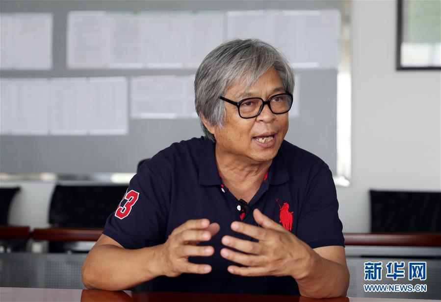 (圖文互動)(5)難忘:第一枚金屬國徽的金色記憶