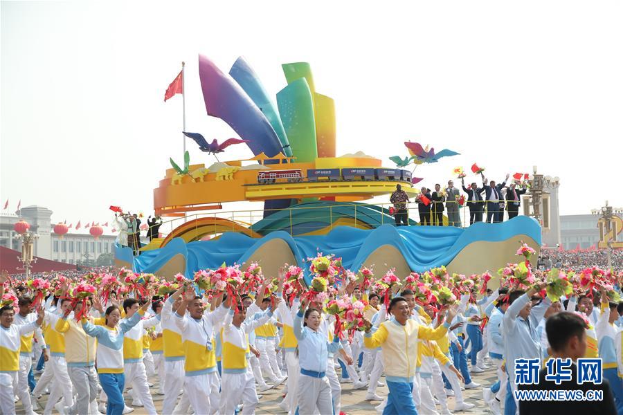 （新華全媒頭條&middot;圖文互動(dòng)）（13）凝聚愛(ài)國(guó)主義的磅礴力量！&mdash;&mdash;新中國(guó)成立70周年盛典啟示錄