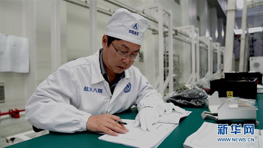 （德耀中華&middot;圖文互動(dòng)）（2）王曙群：&ldquo;腳踏實(shí)地、仰望星空&rdquo;的大國(guó)工匠