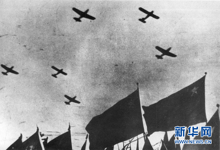 （新華全媒頭條&middot;人民空軍70年&middot;圖文互動(dòng)）（1）陽光照耀奮飛的航程&mdash;&mdash;黨中央、中央軍委和習(xí)主席關(guān)心人民空軍建設(shè)發(fā)展紀(jì)實(shí)