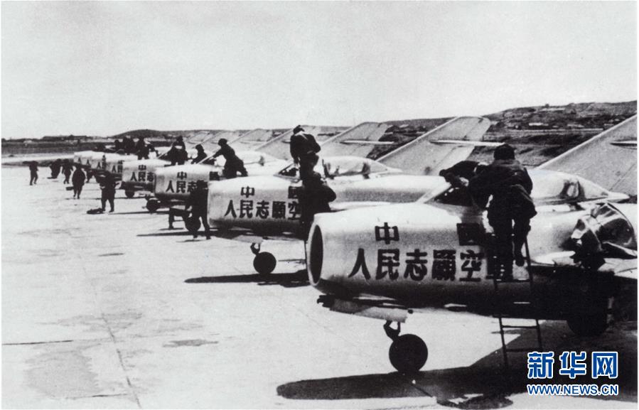（新華全媒頭條&middot;人民空軍70年&middot;圖文互動(dòng)）（3）陽光照耀奮飛的航程&mdash;&mdash;黨中央、中央軍委和習(xí)主席關(guān)心人民空軍建設(shè)發(fā)展紀(jì)實(shí)