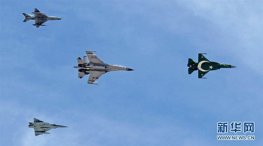 （新華全媒頭條&middot;人民空軍70年&middot;圖文互動(dòng)）（8）陽光照耀奮飛的航程&mdash;&mdash;黨中央、中央軍委和習(xí)主席關(guān)心人民空軍建設(shè)發(fā)展紀(jì)實(shí)