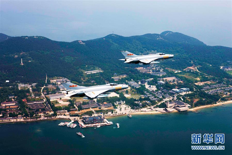 （新華全媒頭條&middot;人民空軍70年&middot;圖文互動(dòng)）（11）陽光照耀奮飛的航程&mdash;&mdash;黨中央、中央軍委和習(xí)主席關(guān)心人民空軍建設(shè)發(fā)展紀(jì)實(shí)