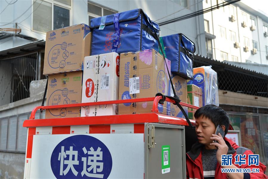(新華全媒頭條·圖文互動(dòng))(2)“雙11”11年:中國(guó)邁向消費(fèi)大國(guó)的鮮明印記