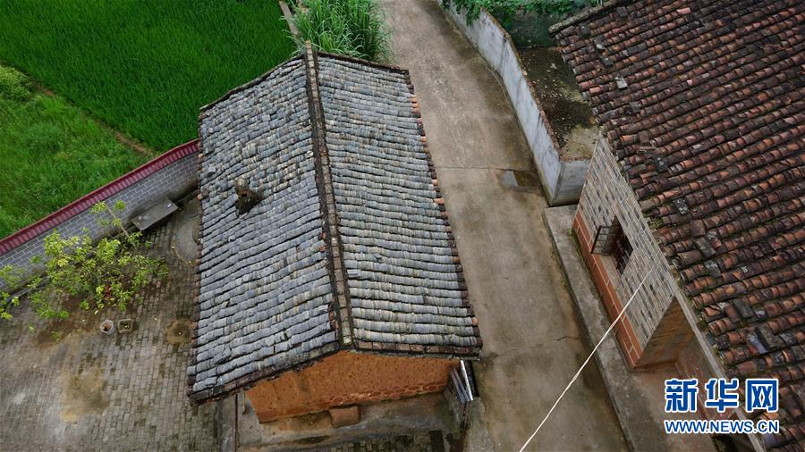 (新華全媒頭條·圖文互動(dòng))(3)守望80年的土房 永恒不變的初心——贛南蘇區(qū)曹承鳳家“三棟房”記事