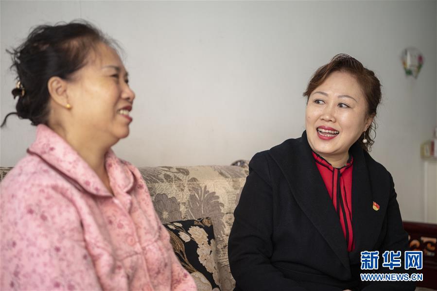 (愛國(guó)情 奮斗者·圖文互動(dòng))(1)任紅梅:陽泉段南溝社區(qū)居民的“貼心人”