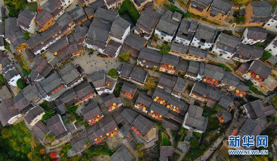 （圖文互動(dòng)）（1）鄉(xiāng)村攝影師、鄉(xiāng)村&ldquo;模特&rdquo;、民宿店主&mdash;&mdash;鄉(xiāng)村旅游推動(dòng)婺源農(nóng)民生活方式發(fā)生新變化