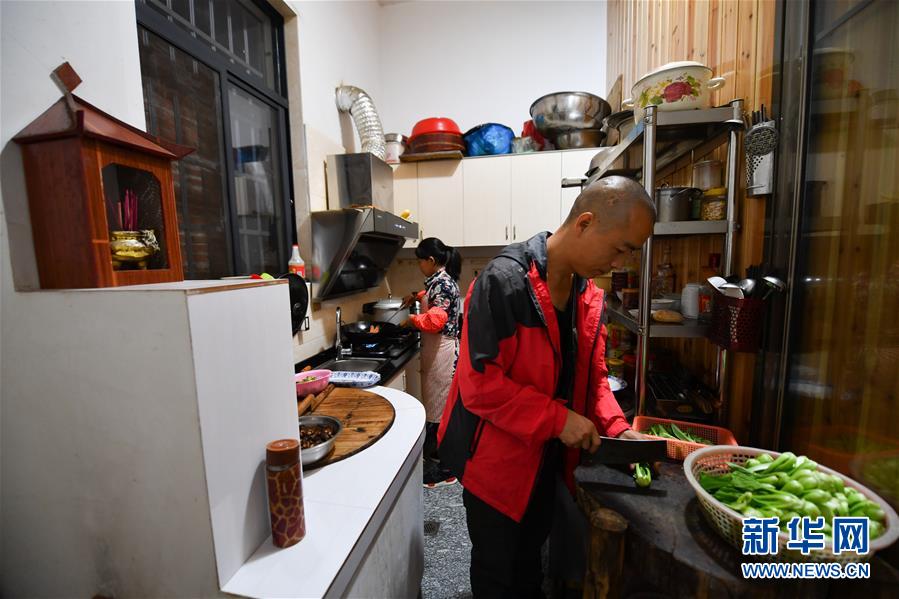 （圖文互動(dòng)）（8）鄉(xiāng)村攝影師、鄉(xiāng)村&ldquo;模特&rdquo;、民宿店主&mdash;&mdash;鄉(xiāng)村旅游推動(dòng)婺源農(nóng)民生活方式發(fā)生新變化