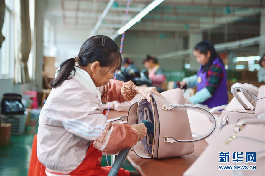 （圖文互動(dòng)）（3）人回鄉(xiāng)、錢回流、企回遷&mdash;&mdash;一個(gè)大石山區(qū)貧困縣的返鄉(xiāng)創(chuàng)業(yè)故事 