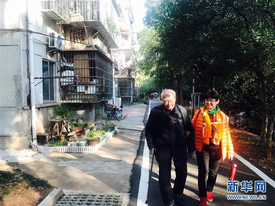 （新華全媒頭條&middot;圖文互動(dòng)）（8）滄海橫流 信仰彌堅(jiān)&mdash;&mdash;記共產(chǎn)黨員、湘潭大學(xué)九旬教授滄南