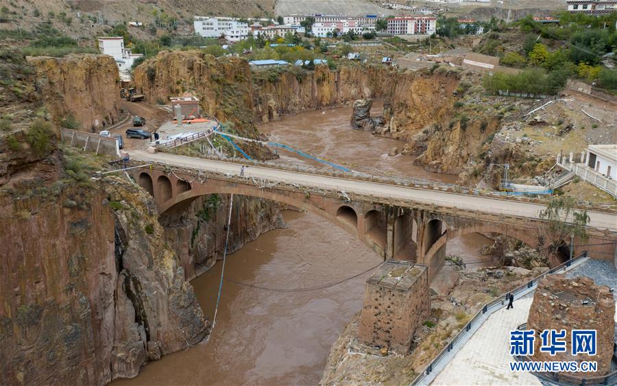 （新華全媒頭條&middot;圖文互動）（6）格?；ㄩ_滿天路&mdash;&mdash;寫在川藏公路通車65周年之際