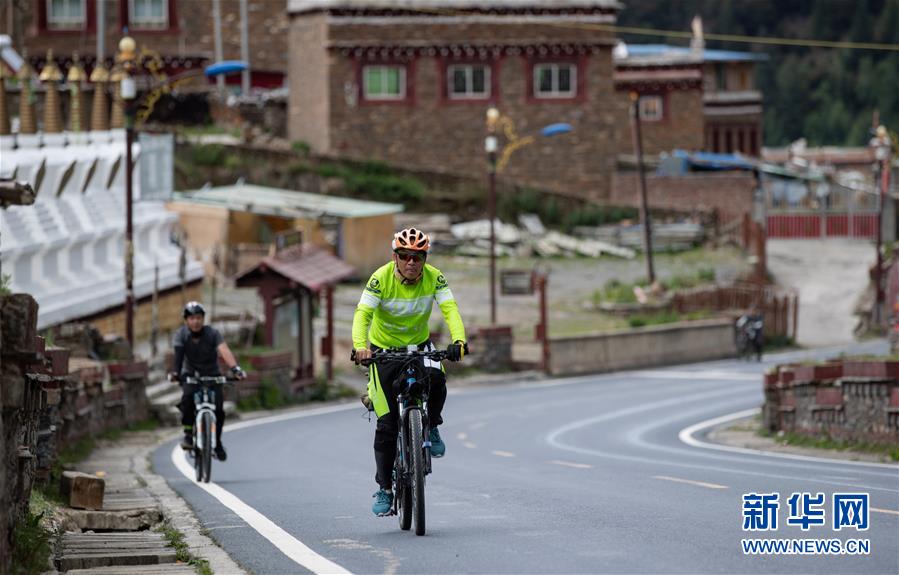 （新華全媒頭條&middot;圖文互動）（11）格?；ㄩ_滿天路&mdash;&mdash;寫在川藏公路通車65周年之際