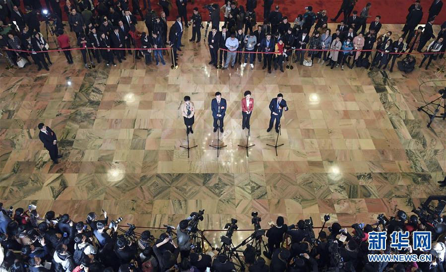 （兩會&middot;面對面）（15）全國政協委員接受采訪