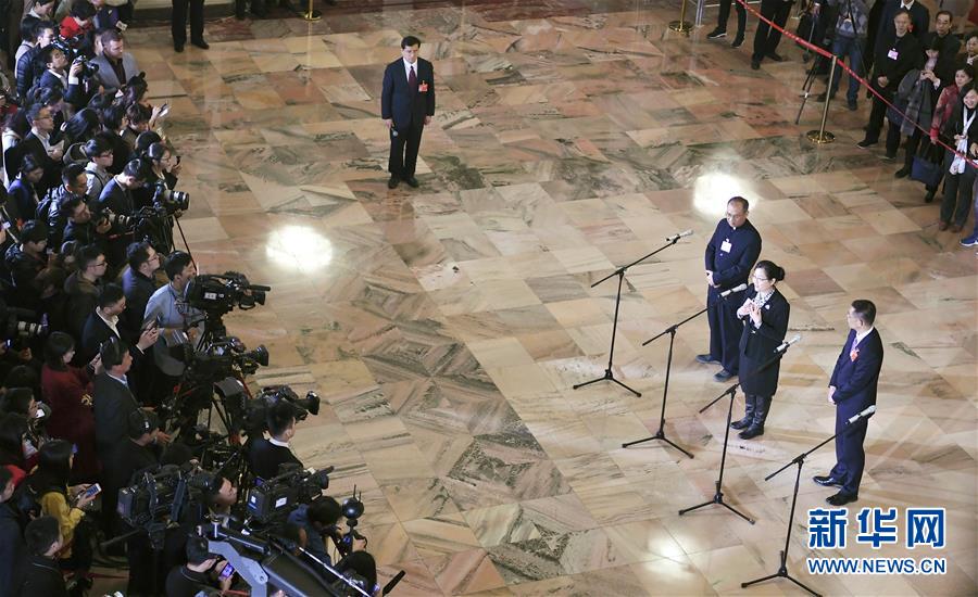 （兩會(huì)&middot;面對(duì)面）（16）全國政協(xié)委員接受采訪