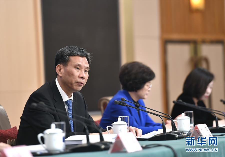（兩會(huì)&middot;XHDW）（6）財(cái)政部部長(zhǎng)劉昆等就&ldquo;財(cái)稅改革和財(cái)政工作&rdquo;答記者問(wèn)