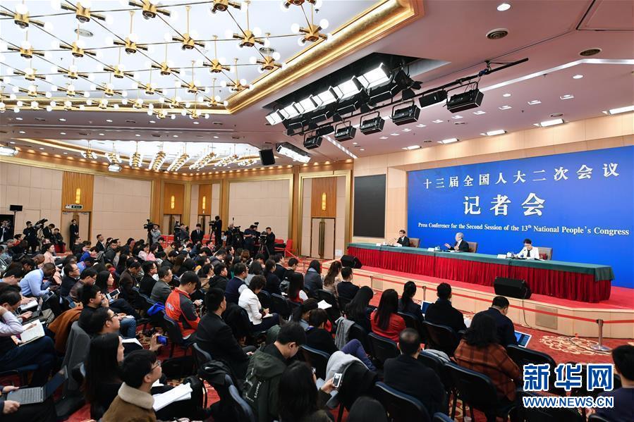 (兩會(huì)·XHDW)(2)國(guó)務(wù)院扶貧辦主任劉永富就“攻堅(jiān)克難——堅(jiān)決打贏脫貧攻堅(jiān)戰(zhàn)”答記者問(wèn)