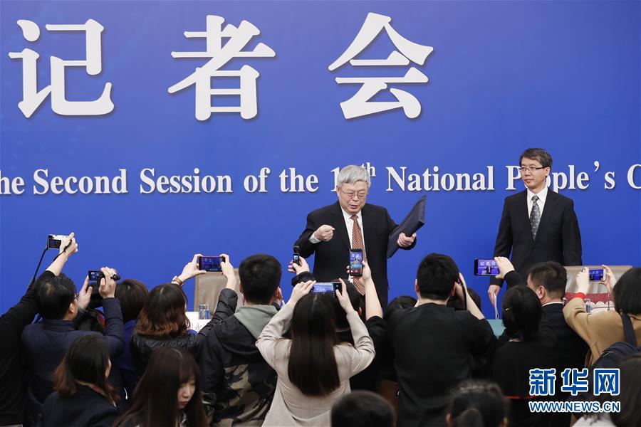 (兩會(huì))(5)國(guó)務(wù)院扶貧辦主任劉永富就“攻堅(jiān)克難——堅(jiān)決打贏脫貧攻堅(jiān)戰(zhàn)”答記者問(wèn)