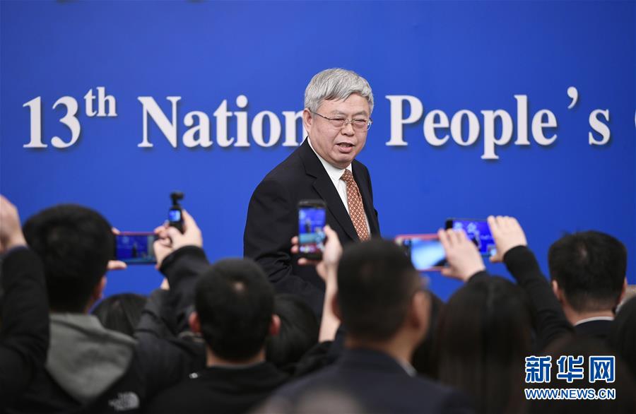 (兩會(huì)·XHDW)(7)國(guó)務(wù)院扶貧辦主任劉永富就“攻堅(jiān)克難——堅(jiān)決打贏脫貧攻堅(jiān)戰(zhàn)”答記者問(wèn)