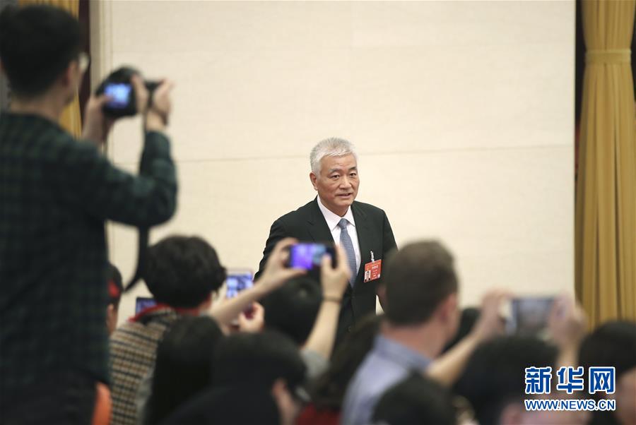 （兩會(huì)&middot;面對(duì)面）（12）采訪(fǎng)部長(zhǎng)