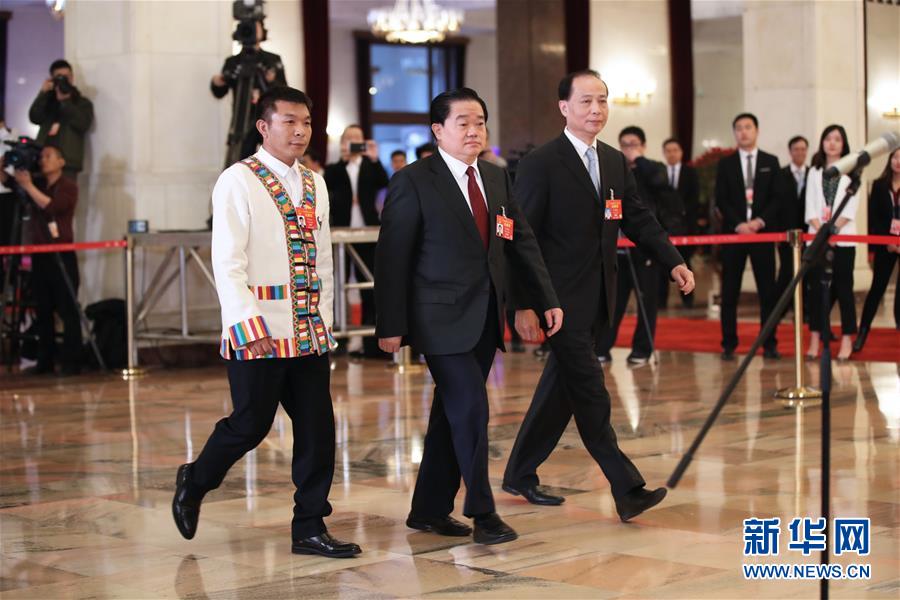 （兩會&middot;面對面）（1）全國人大代表接受采訪