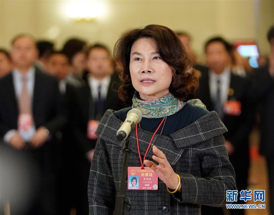 （兩會(huì)&middot;面對(duì)面）（14）全國人大代表接受采訪