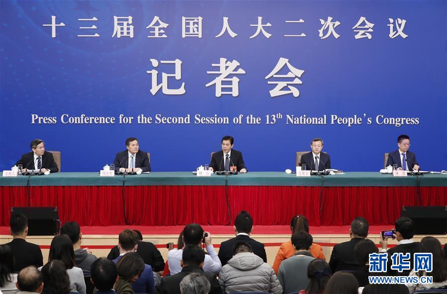 （兩會(huì)&middot;XHDW）（1）商務(wù)部部長(zhǎng)鐘山等就&ldquo;促進(jìn)形成強(qiáng)大國(guó)內(nèi)市場(chǎng) 推動(dòng)全方位對(duì)外開放&rdquo;答記者問(wèn)