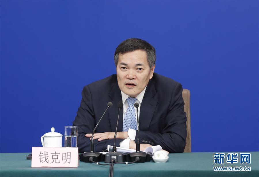 （兩會&middot;XHDW）（6）商務(wù)部部長鐘山等就&ldquo;促進(jìn)形成強(qiáng)大國內(nèi)市場 推動全方位對外開放&rdquo;答記者問