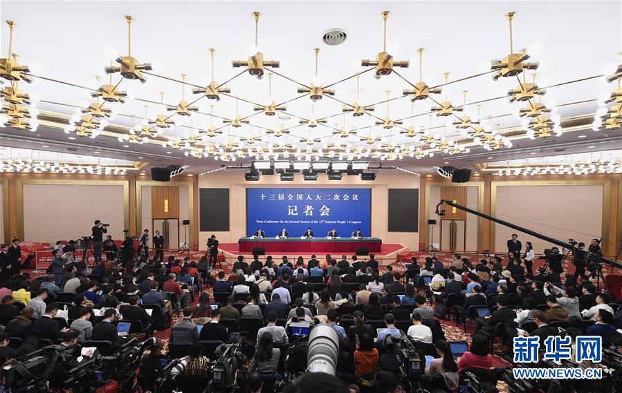 （兩會&middot;XHDW）（8）商務(wù)部部長鐘山等就&ldquo;促進形成強大國內(nèi)市場 推動全方位對外開放&rdquo;答記者問