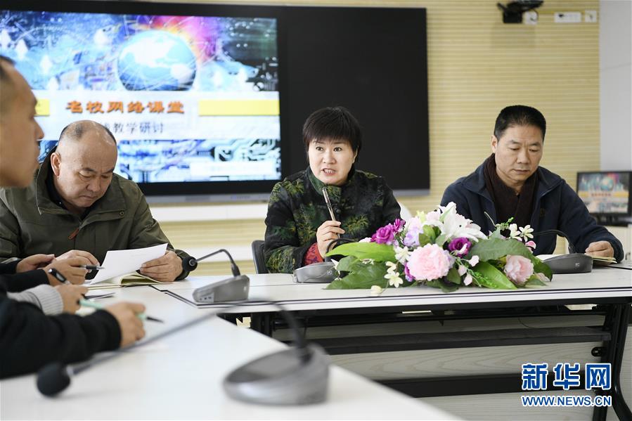 (兩會·圖片故事)(6)全國人大代表馬恒燕:讓城鄉(xiāng)學(xué)生共享“互聯(lián)網(wǎng)+教育”優(yōu)質(zhì)資源