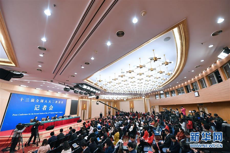 （兩會(huì)&middot;XHDW）（12）最高人民法院審判委員會(huì)副部級(jí)專職委員劉貴祥等就&ldquo;攻堅(jiān)&lsquo;基本解決執(zhí)行難&rsquo;&rdquo;答記者問