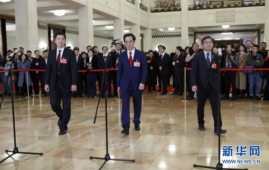 （兩會&middot;面對面&middot;XHDW）（9）全國政協(xié)委員接受采訪