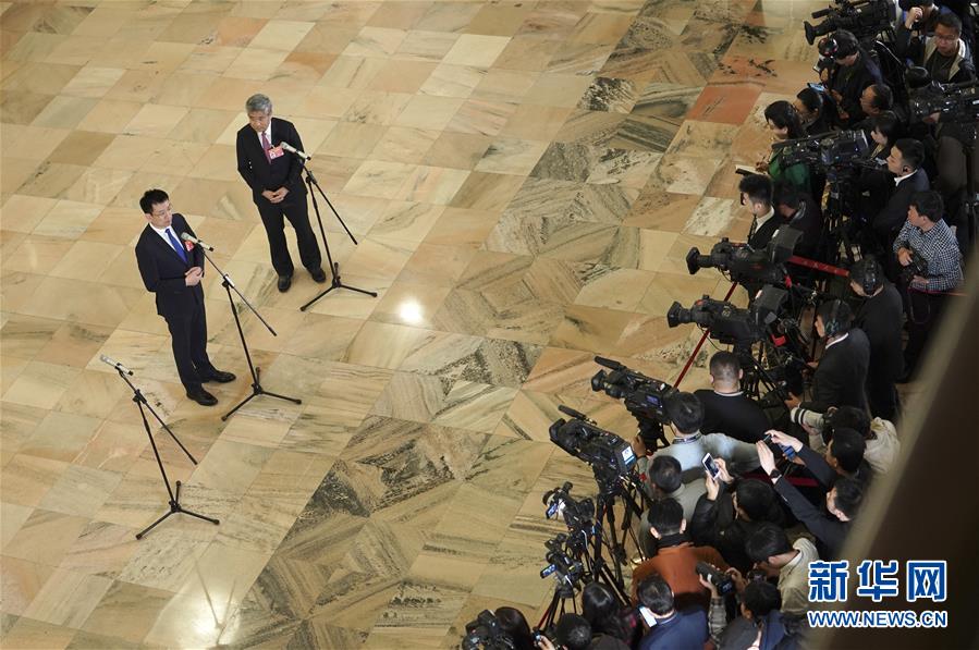 （兩會(huì)&middot;面對面&middot;XHDW）（18）全國政協(xié)委員接受采訪