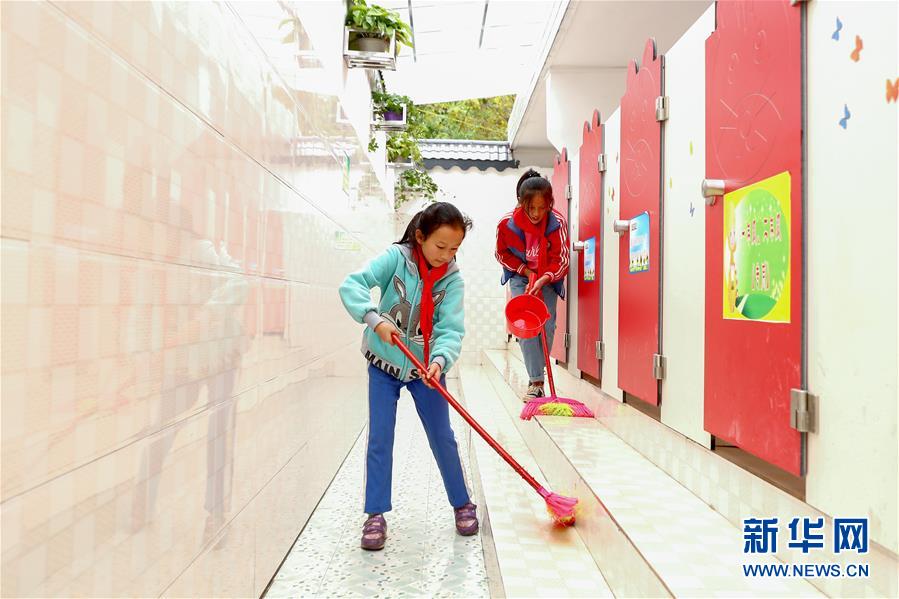 （新華全媒頭條&middot;圖文互動(dòng)）（7）上下同心再出發(fā)&mdash;&mdash;習(xí)近平總書(shū)記同出席2019年全國(guó)兩會(huì)人大代表、政協(xié)委員共商國(guó)是紀(jì)實(shí)