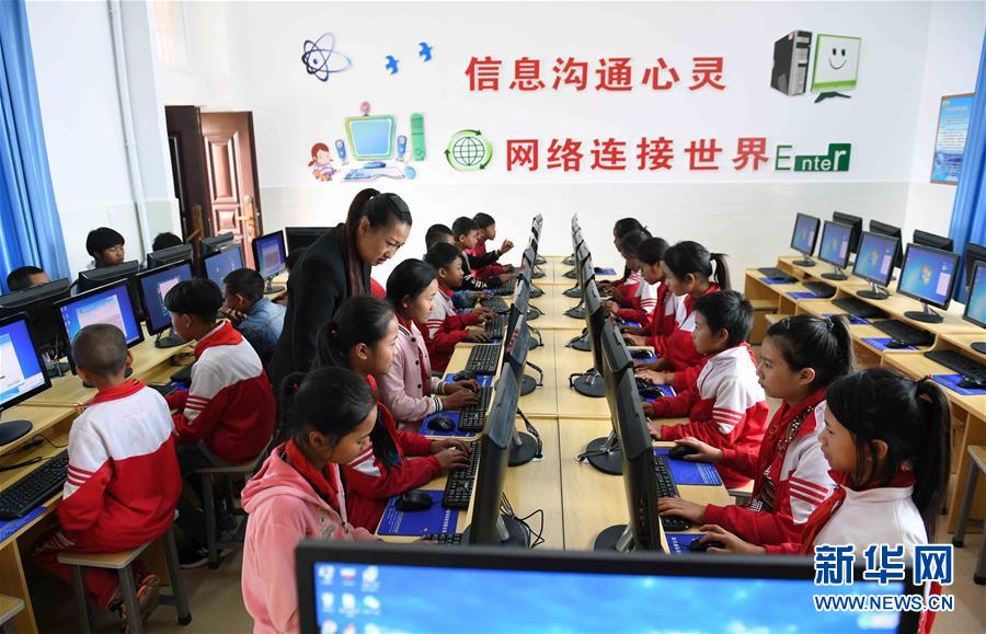 （新華全媒頭條&middot;圖文互動(dòng)）（8）上下同心再出發(fā)&mdash;&mdash;習(xí)近平總書(shū)記同出席2019年全國(guó)兩會(huì)人大代表、政協(xié)委員共商國(guó)是紀(jì)實(shí)