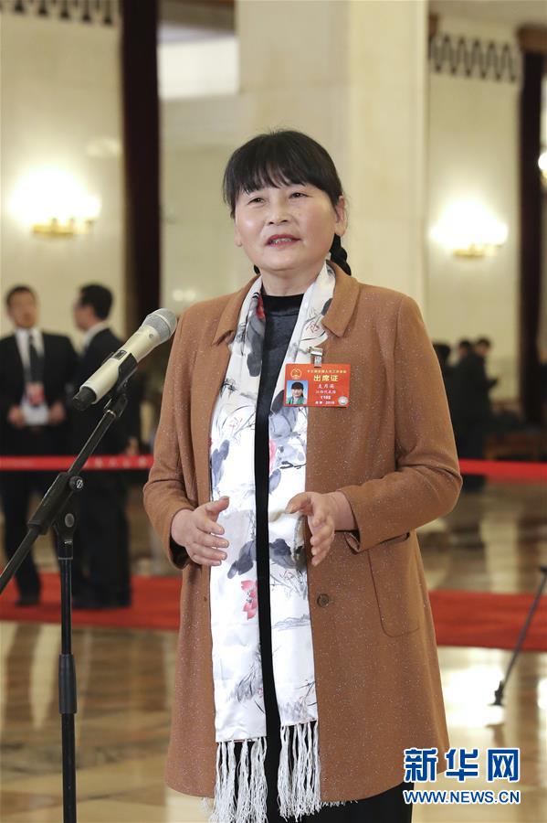 （兩會(huì)&middot;面對(duì)面&middot;XHDW）（2）全國(guó)人大代表接受采訪