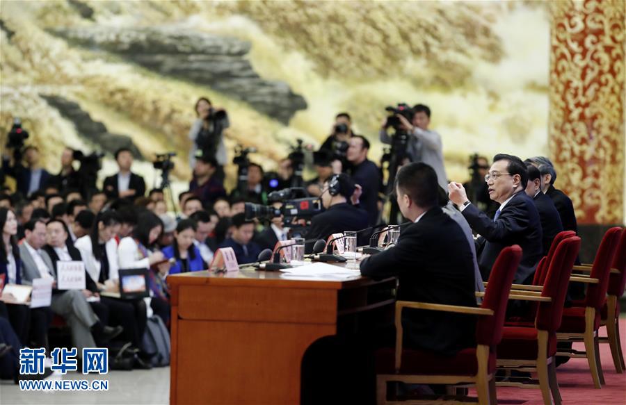 （兩會(huì)&middot;XHDW）（11）李克強(qiáng)總理會(huì)見(jiàn)中外記者