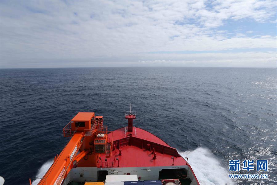 (“雪龍”探南極·圖文互動(dòng))(3)“雪龍2”號(hào)釋放首個(gè)探空氣球