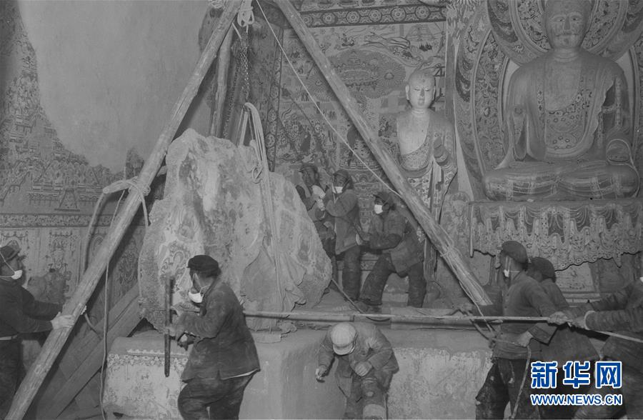 (時代先鋒·圖文互動)(3)此生不悔入沙海 勇?lián)厝问家娊?mdash;—敦煌研究院文物保護利用群體群像