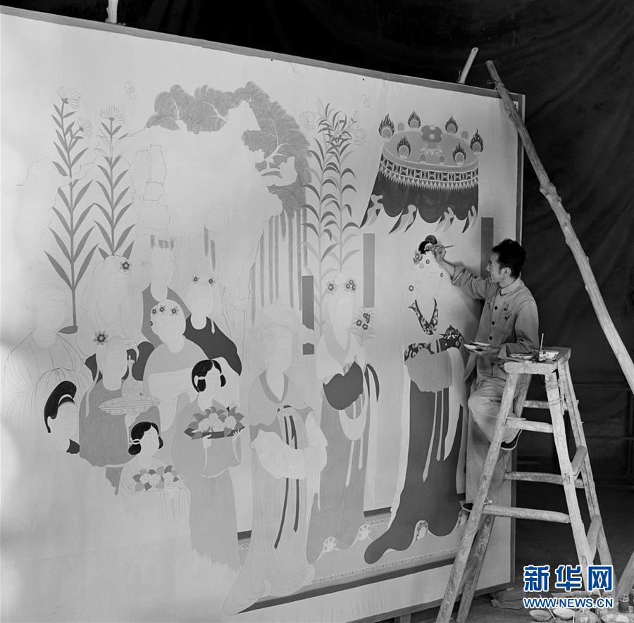 (時代先鋒·圖文互動)(5)此生不悔入沙海 勇?lián)厝问家娊?mdash;—敦煌研究院文物保護利用群體群像