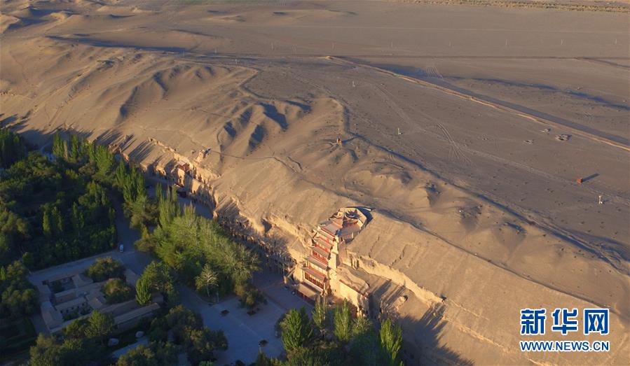 (時代先鋒·圖文互動)(12)此生不悔入沙海 勇?lián)厝问家娊?mdash;—敦煌研究院文物保護利用群體群像