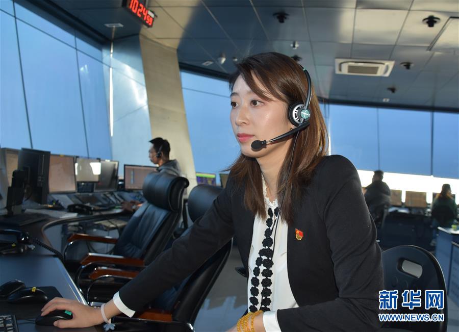 （關(guān)注春運&middot;圖文互動）在崗一分鐘，保證安全60秒&mdash;&mdash;記守護遠航客機的&ldquo;燈塔&rdquo;管制員