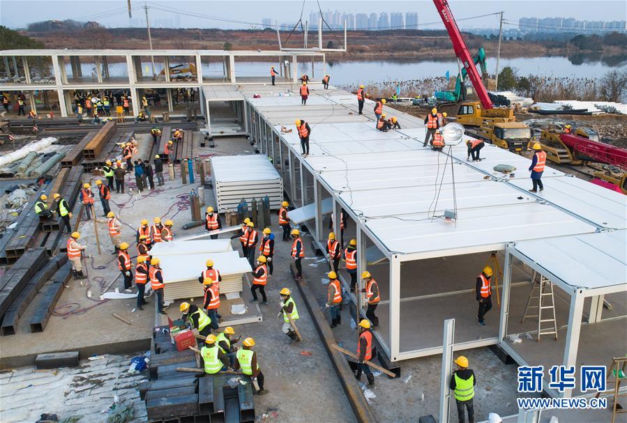 （新華全媒頭條&middot;圖文互動）（6）黨旗，高高飄揚(yáng)在防控疫情斗爭第一線&mdash;&mdash;各級黨組織和廣大黨員干部投身疫情防控阻擊戰(zhàn)紀(jì)實