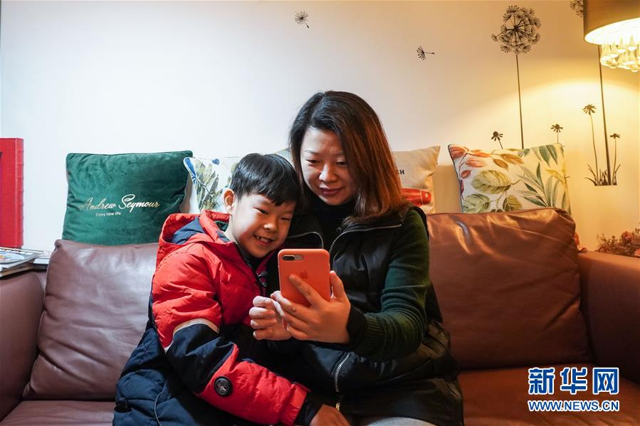 （聚焦疫情防控&middot;圖文互動）（1）無法握手，但始終并肩