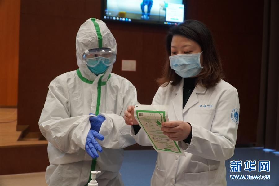 （聚焦疫情防控&middot;圖文互動）（4）無法握手，但始終并肩