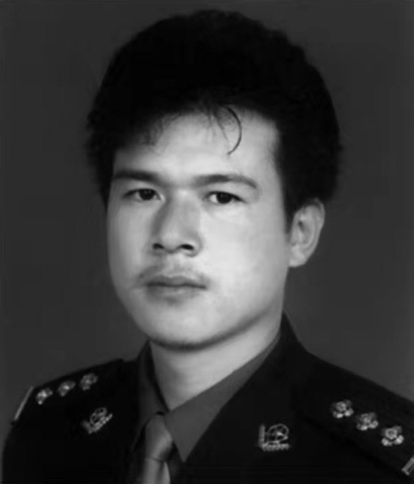 (為了民族復(fù)興·英雄烈士譜·圖文互動)張杰明:誓死與歹徒搏斗的公安英模