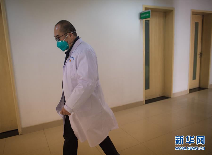 （新華全媒頭條&middot;聚焦疫情防控&middot;圖文互動）（8）拼漸凍生命 與疫魔競速&mdash;&mdash;記疫情&ldquo;風(fēng)暴眼&rdquo;中武漢金銀潭醫(yī)院院長張定宇