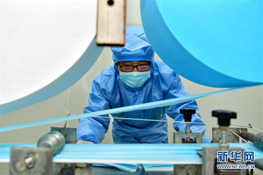 (聚焦疫情防控·圖文互動)(1)和時間賽跑——山西防疫緊缺物資生產(chǎn)一線見聞