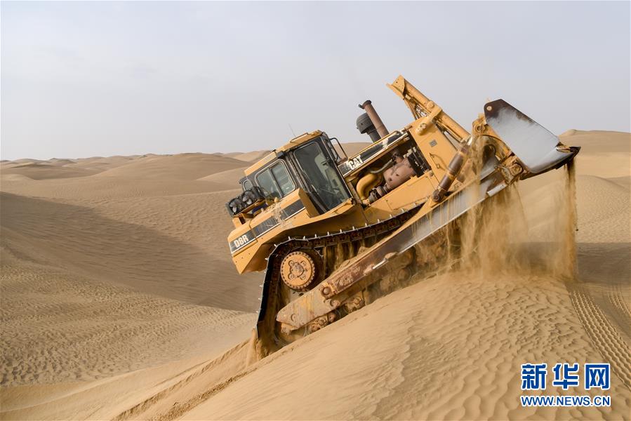 （新春走基層&middot;圖文互動）（3）特寫：與車為伴，獨行沙海